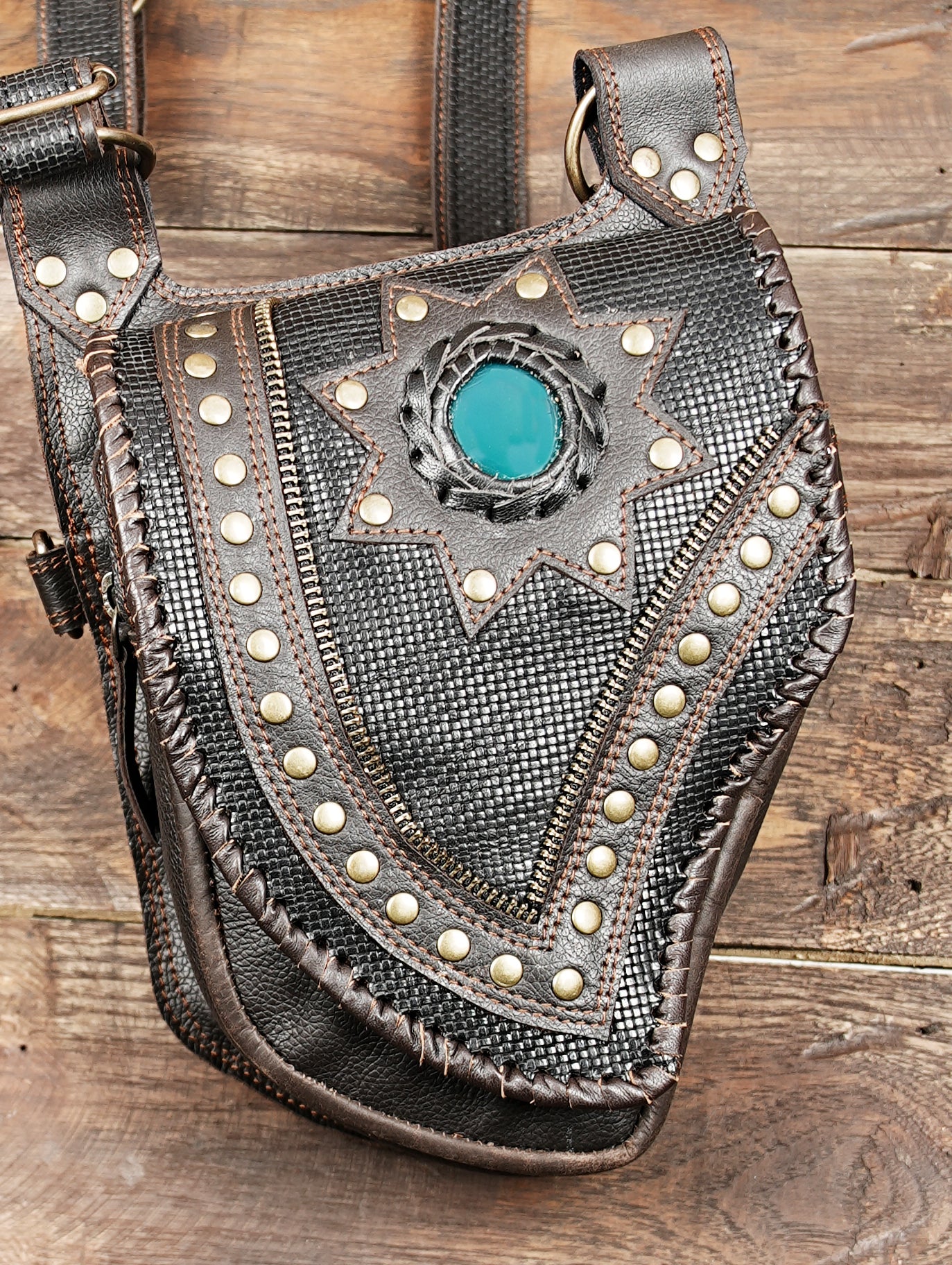 Dual pouch leather shoulder rig for men and women everyday carry