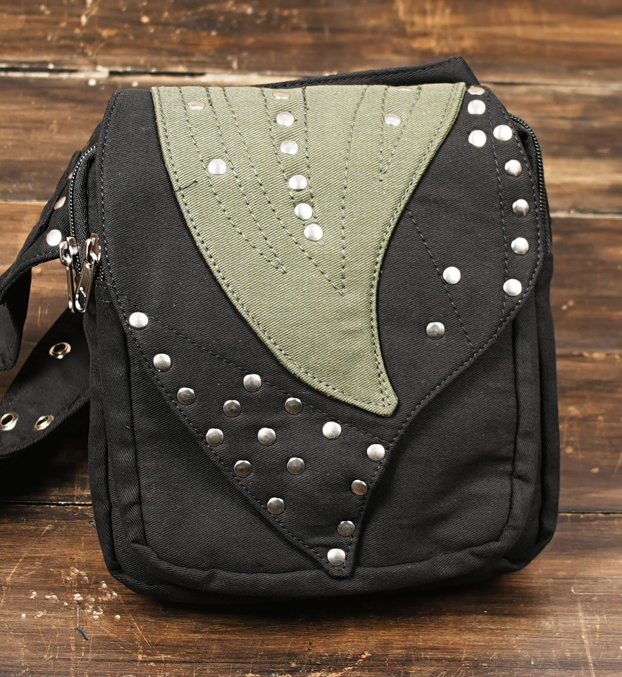 Unisex cotton hip bag with rivets and adjustable belt