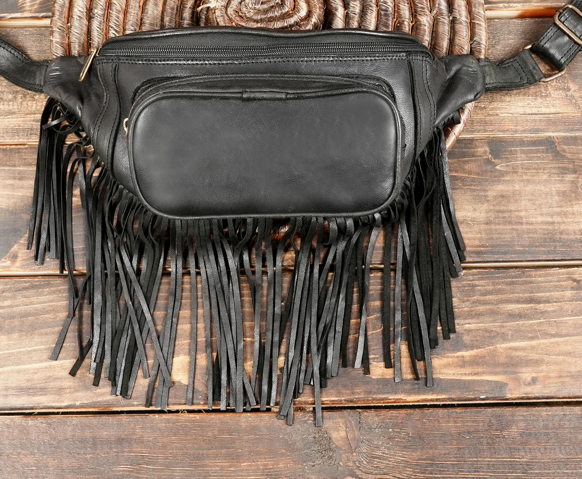 Boho chic leather belt bag with fringes and zipper closure