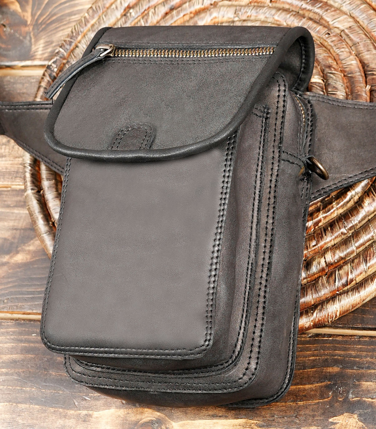 Minimalist Black Leather Waist Belt Bag – Burning Man & Cosplay Fashion