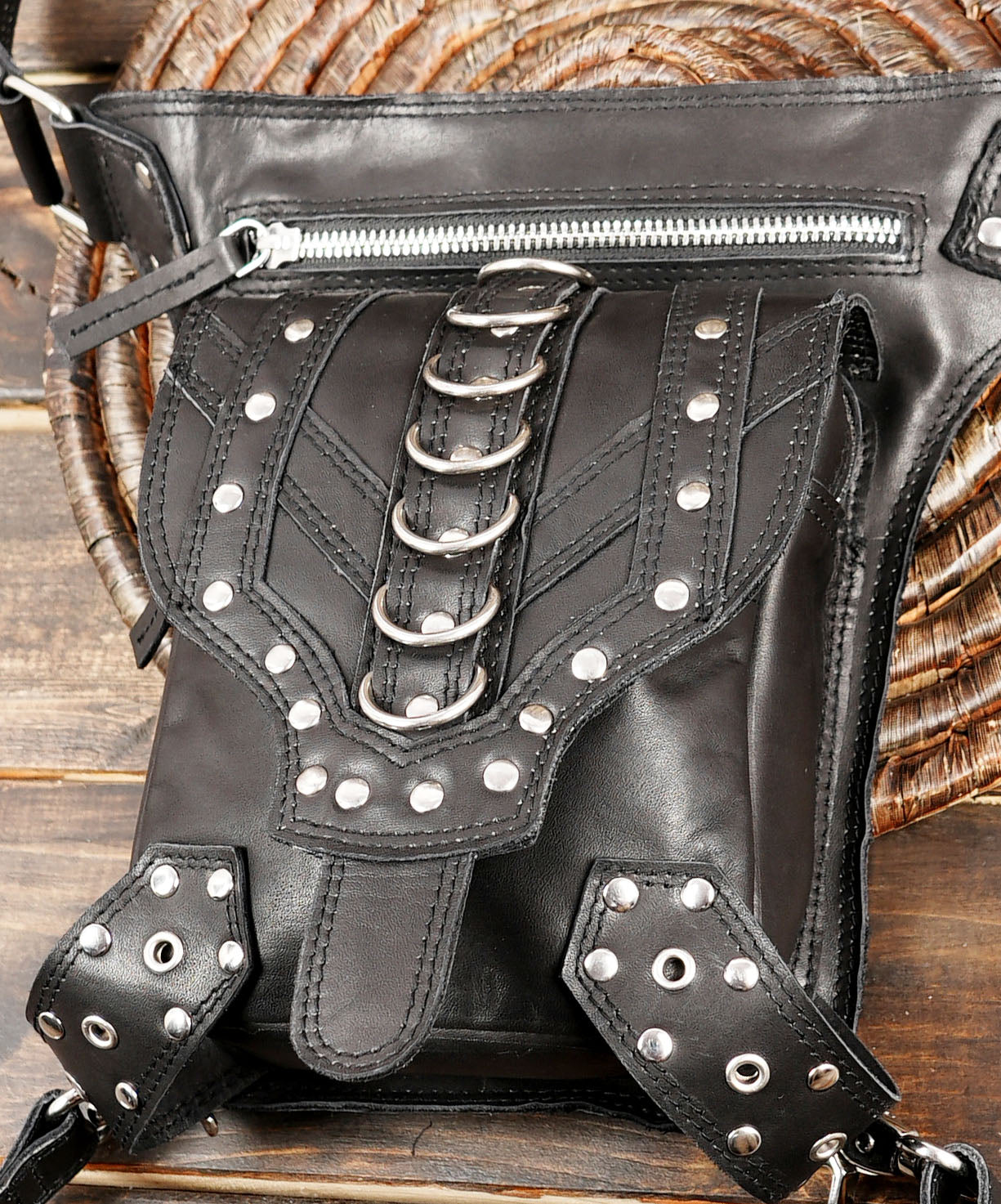 Unisex black leather leg pouch for concerts, cosplay, and motorcycle trips with steel zipper front 
