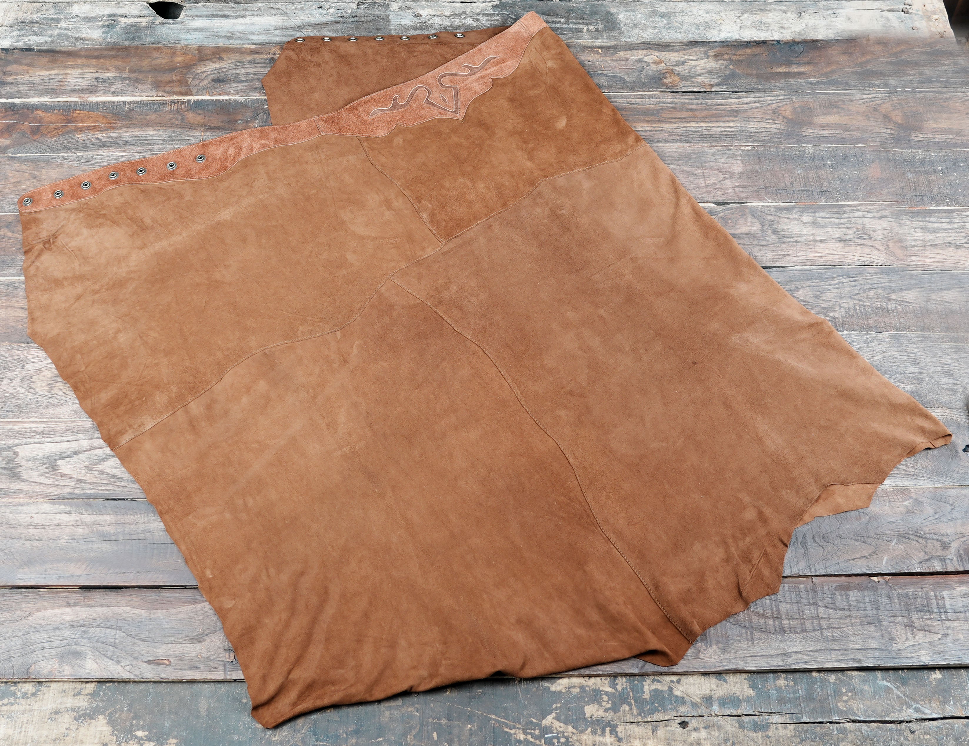 Brown suede skirt with vintage western fashion design