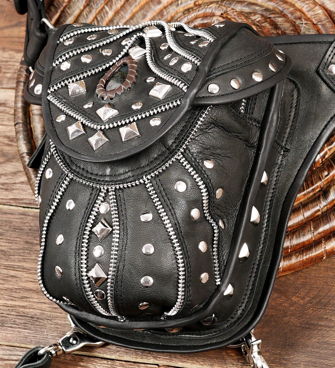 Stylish Western belt pouch made from genuine leather with zipper creativity 