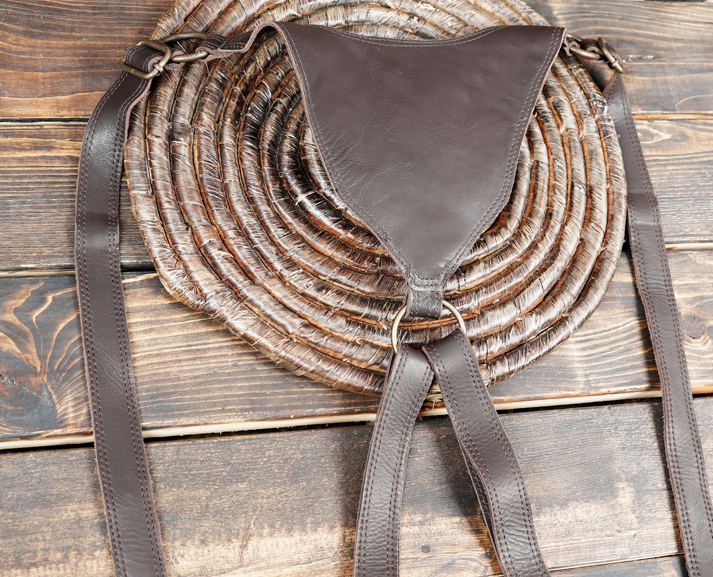 Its minimalist yet rugged design gives it a versatile appeal, making it suitable for different styles including steampunk, gothic, tribal, boho, and renaissance fashion.