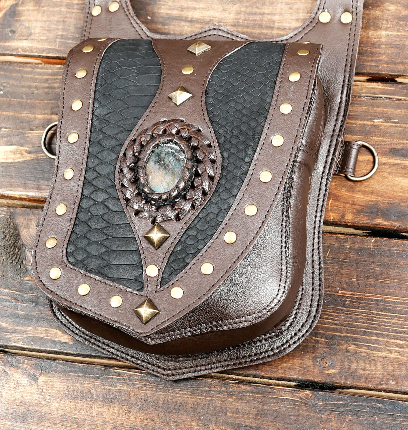 Unisex Leather Shoulder Harness with Dual Bags – Steampunk & Renaissance Fashion