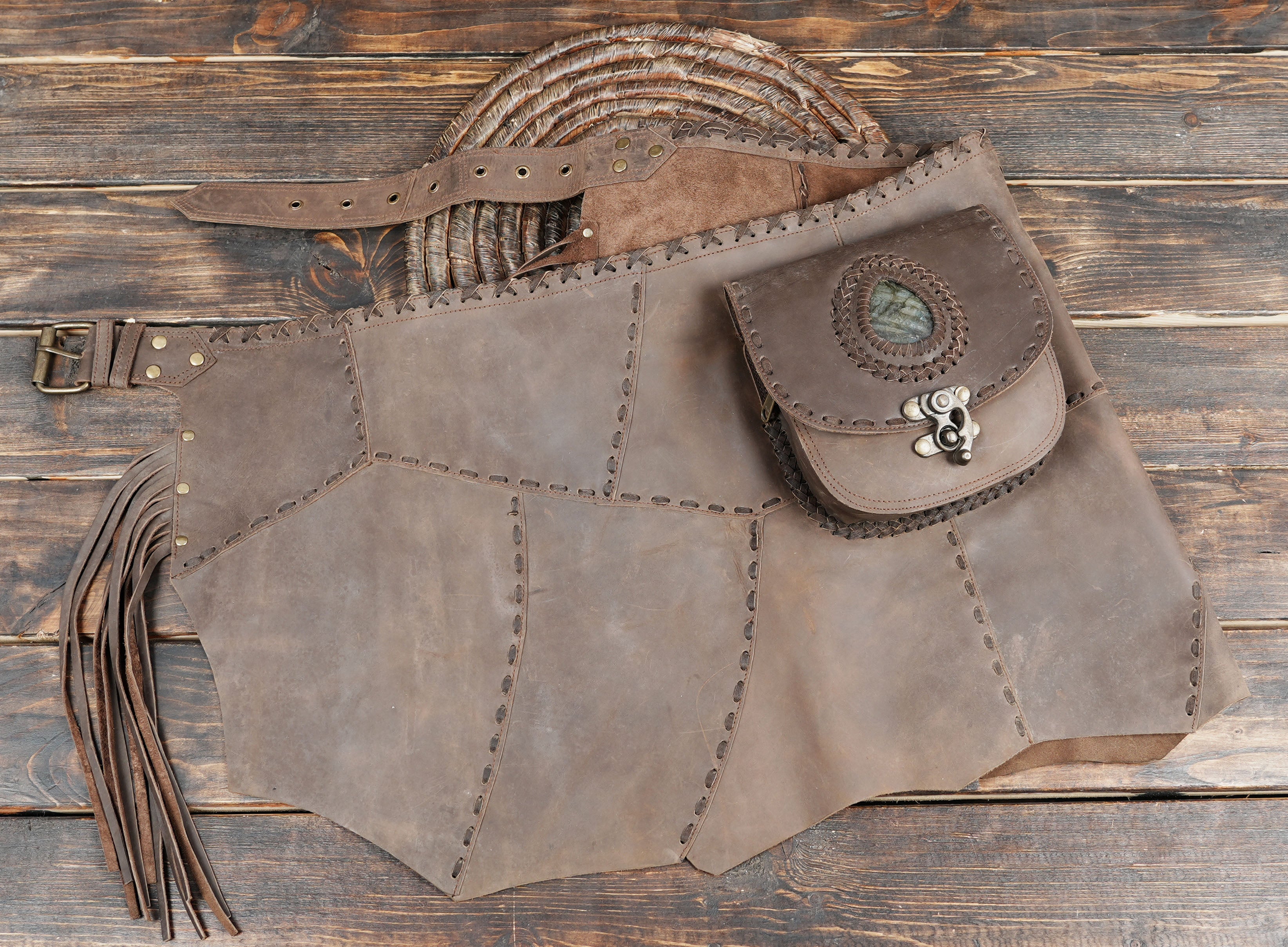 Unisex leather skirt suitable for both men and women.