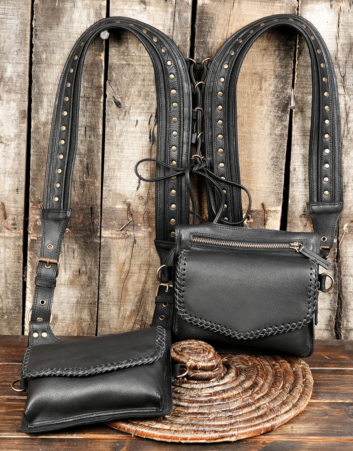 Steampunk-style utility holster bag featuring double zippers and vintage finish.