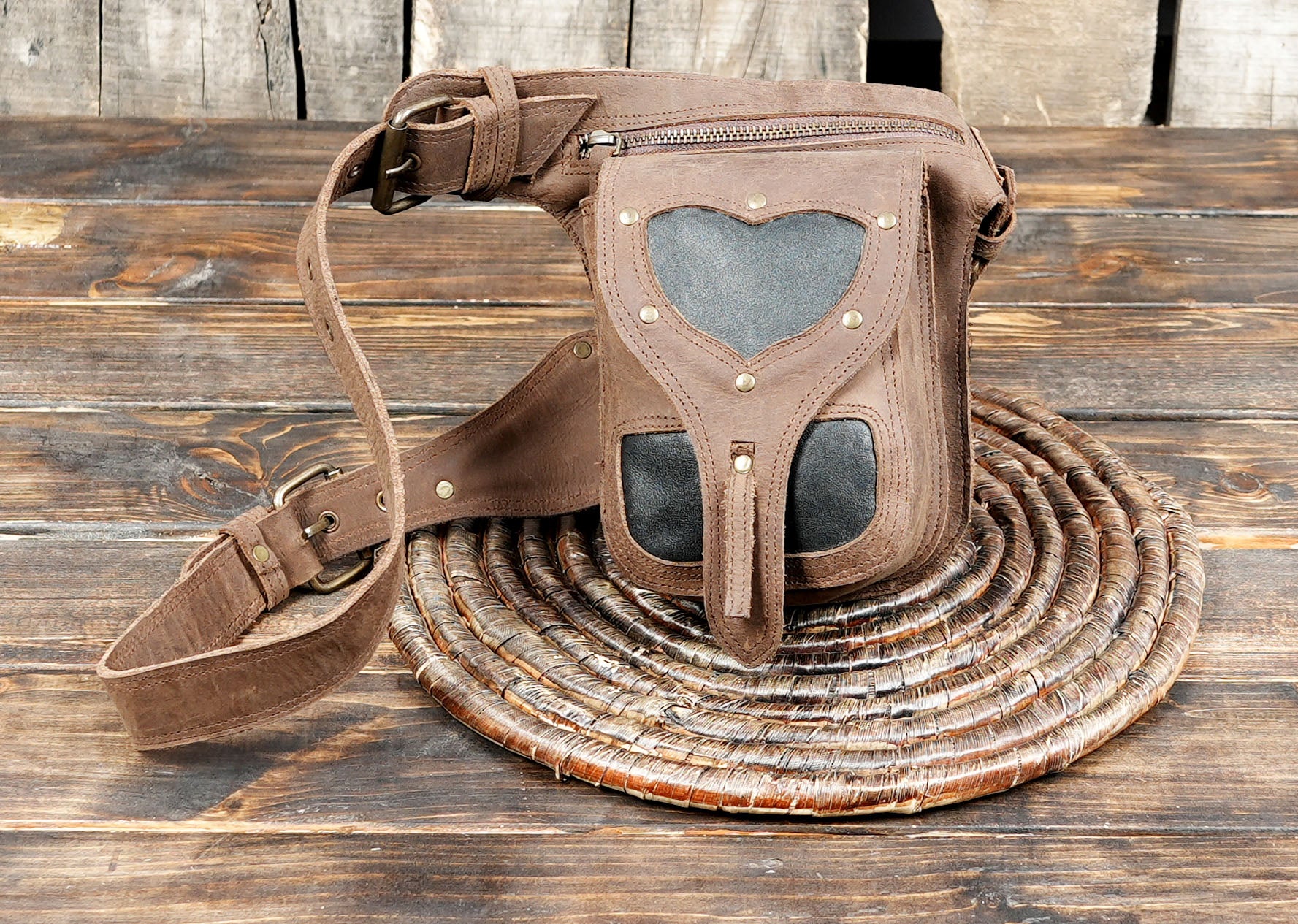 Handmade Leather Waist Belt with Utility Pouch (LT-AB-WB-6103)