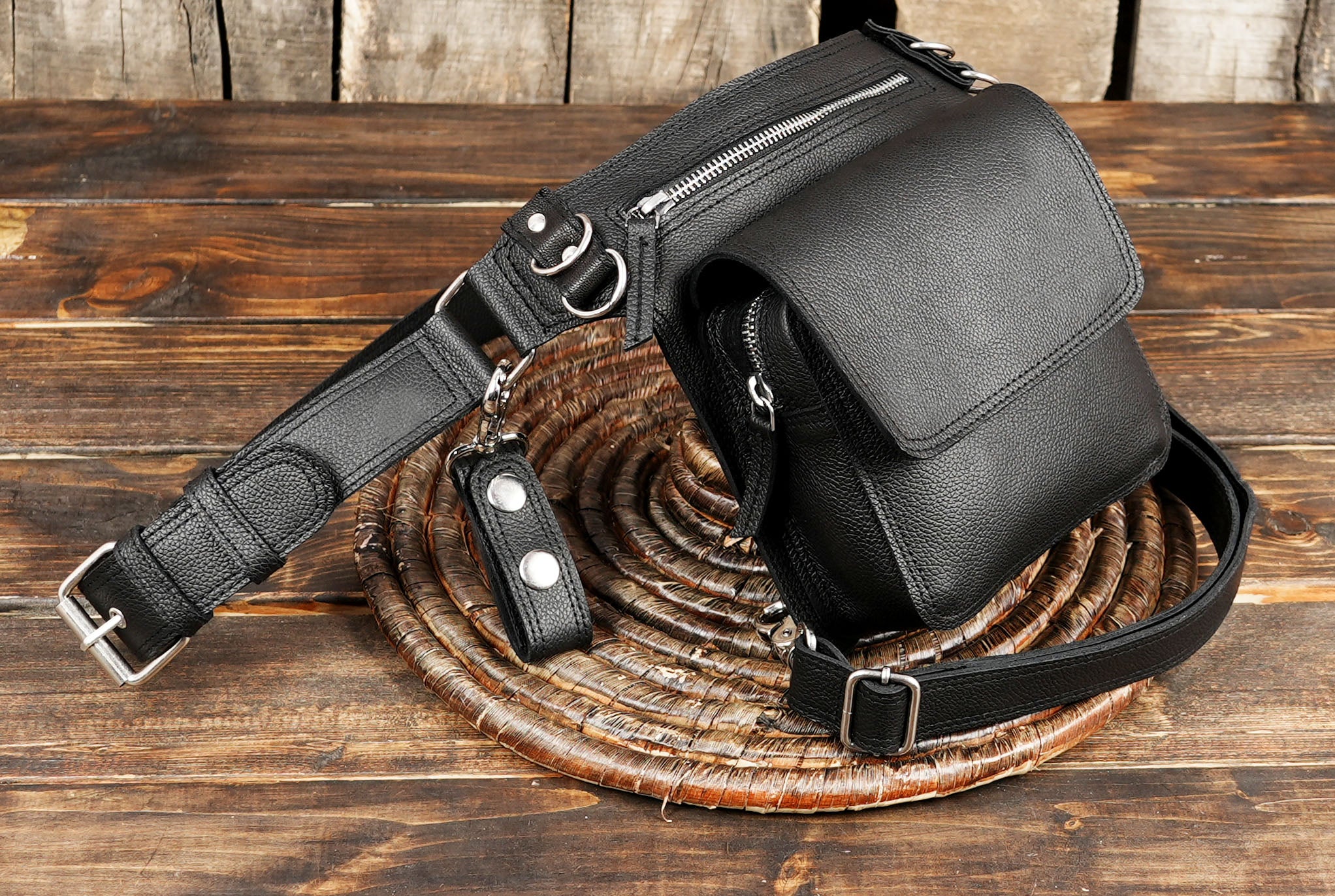 Fashion House Black Leather Waist Bag Fashionable, Stylish and Trendy Belt Bag Fanny Pack for Women and men 