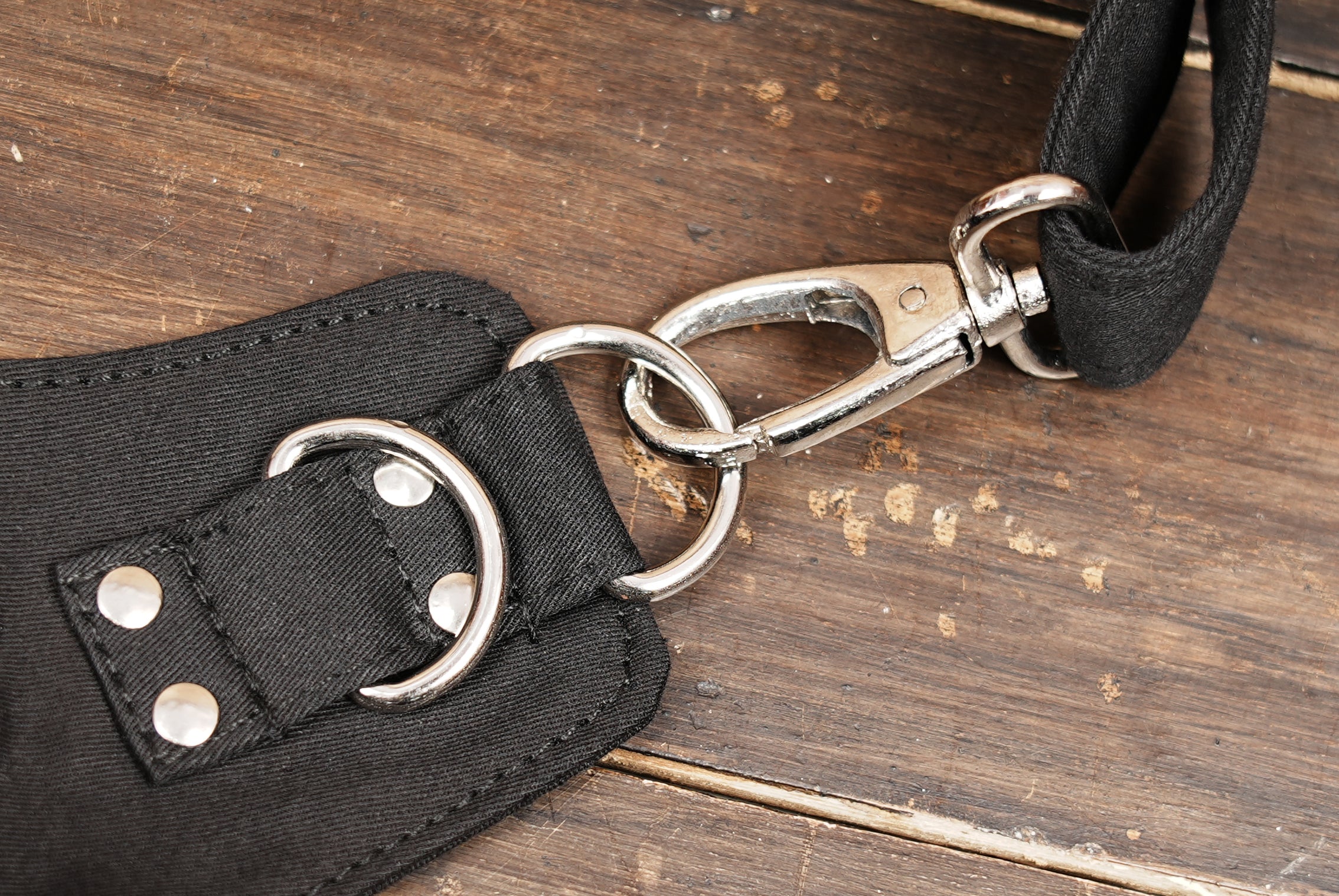 Back view of cotton canvas thigh holster bag with zipper pocket