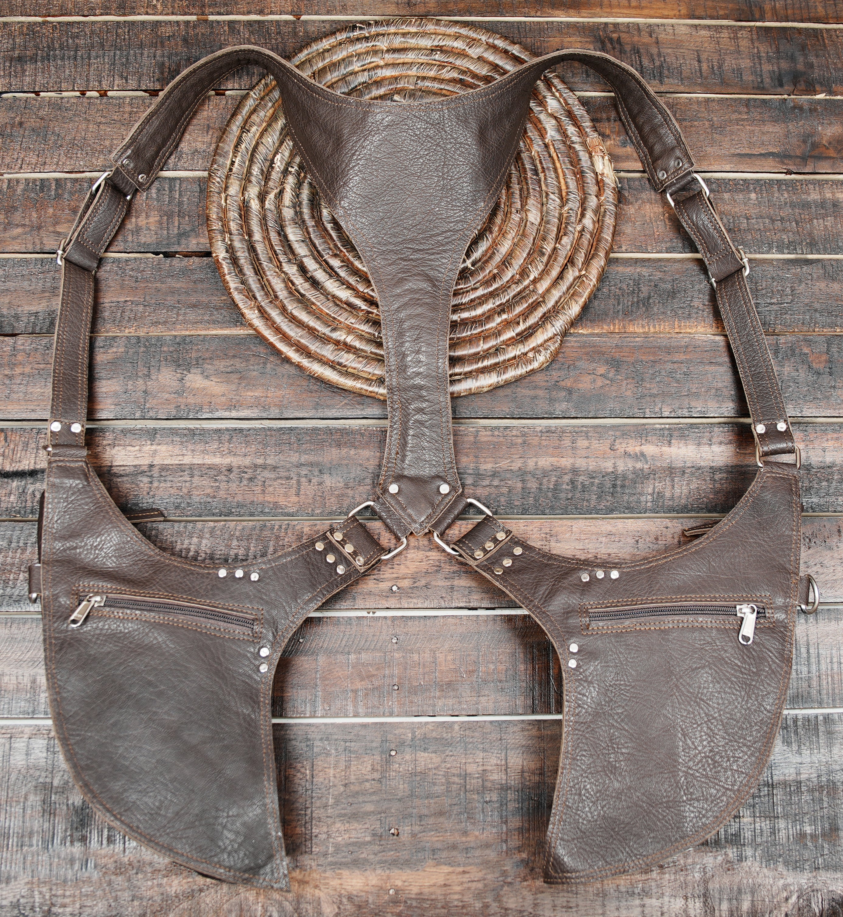 Adjustable straps and durable rivets ensure a strong, comfortable, and long-lasting fit.