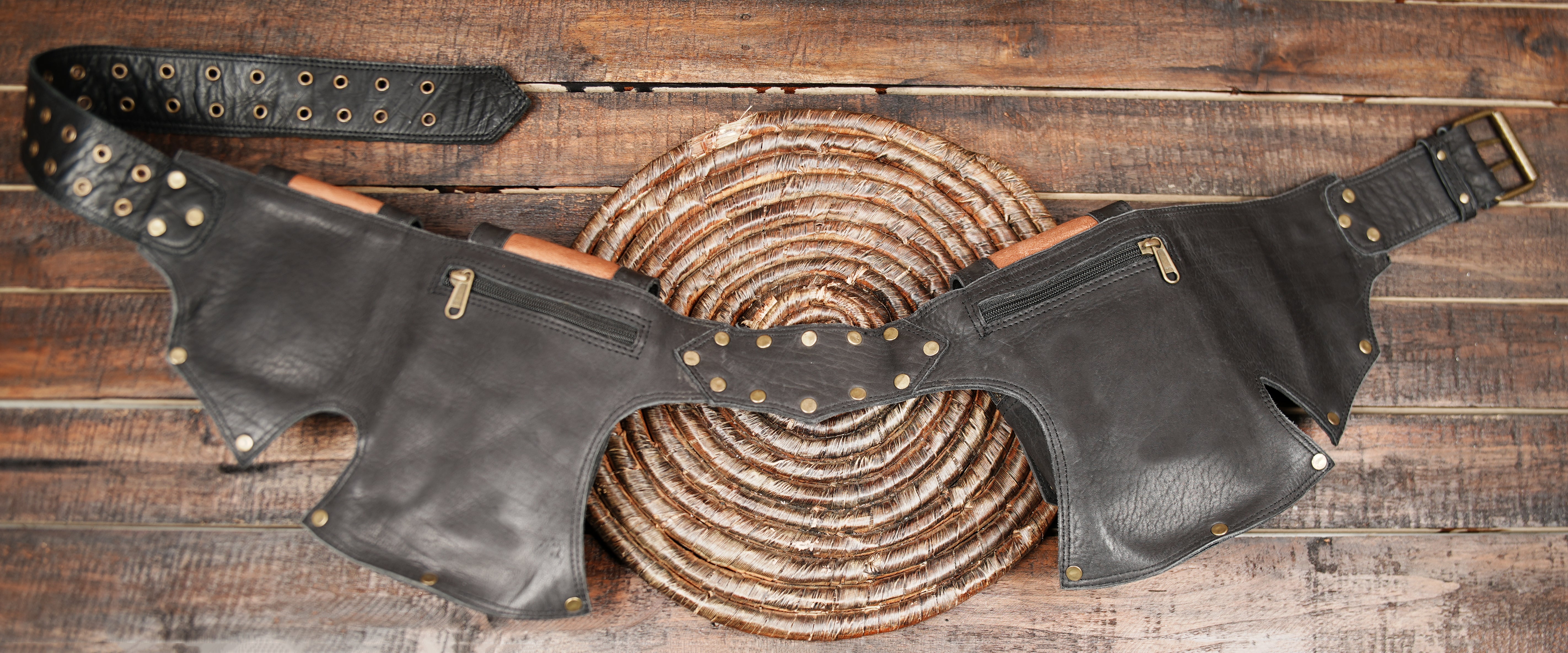 The adjustable waist strap ensures a comfortable fit, while the rugged yet artistic design adds a steampunk and gothic-inspired edge.