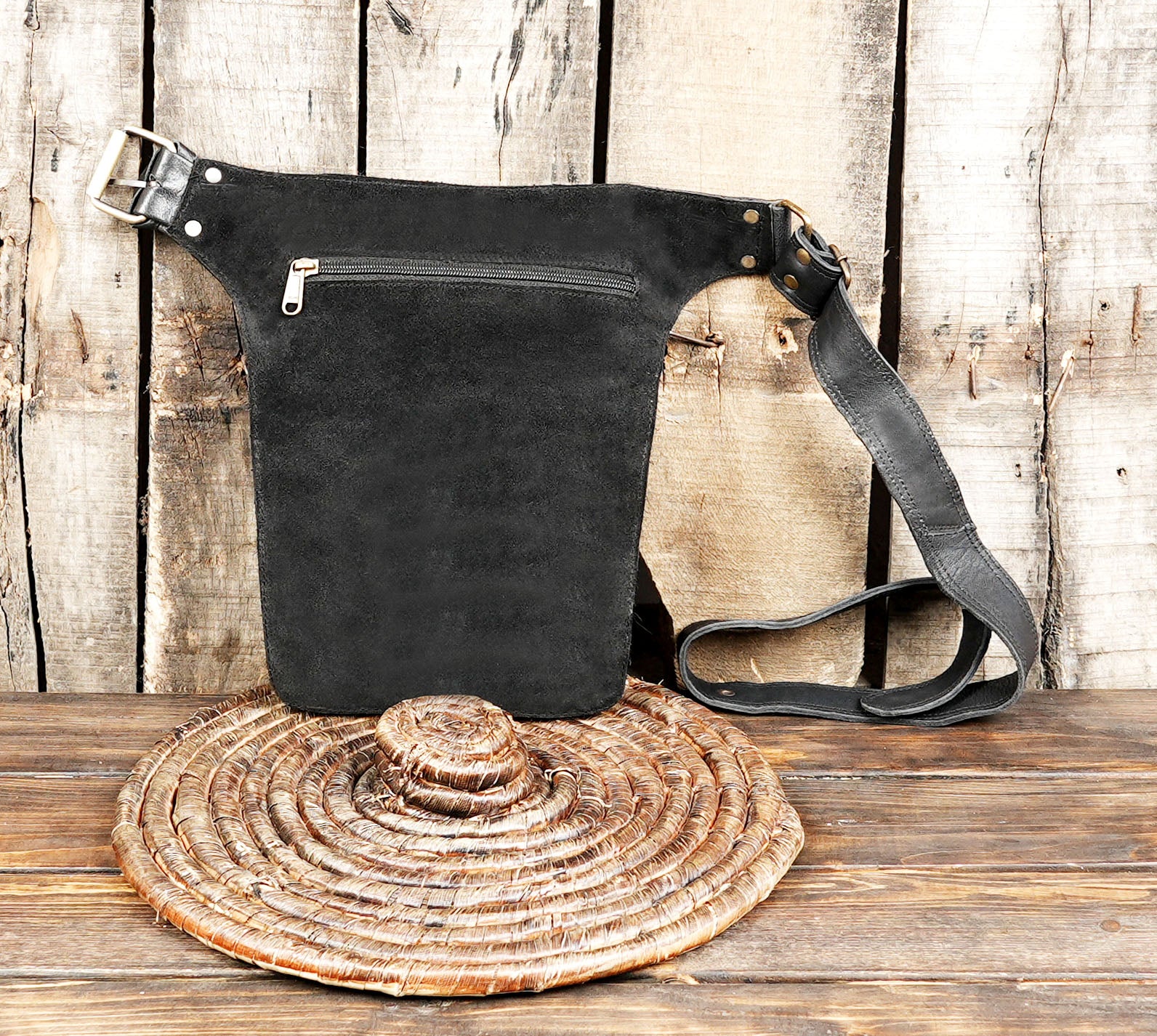 Strong stitching & durable hardware for long-lasting use