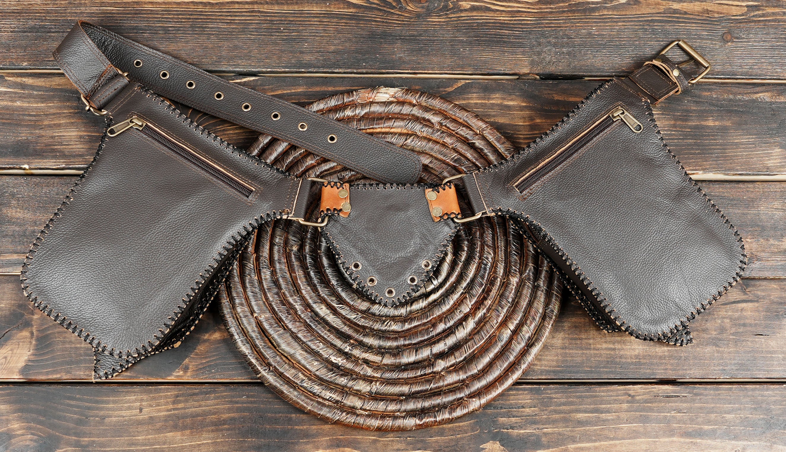 Western-style gemstone leather belt pouch for bikers with back side zipper 