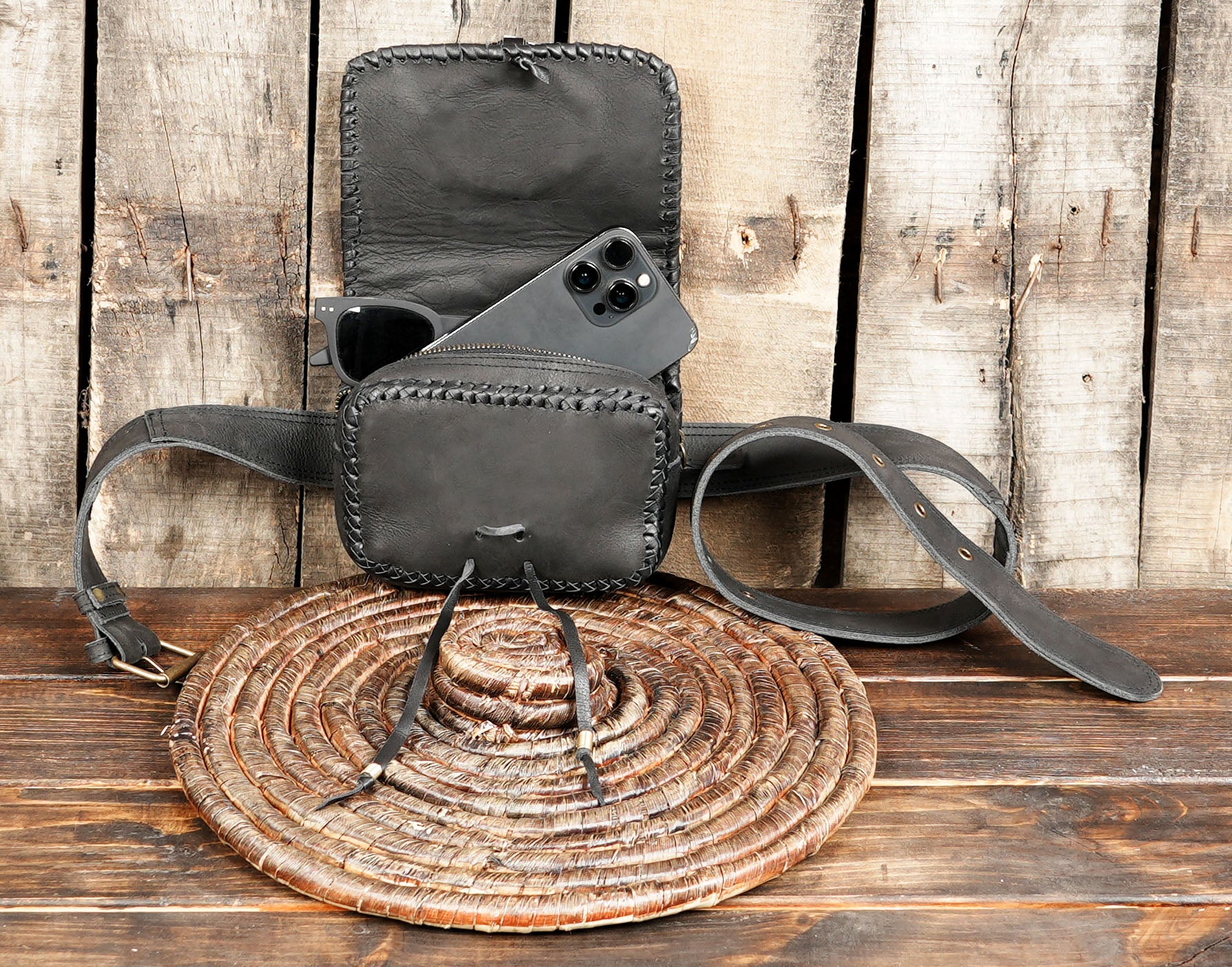 ラブラドライトストーン付きハンドメイドブラックレザーウエストベルト（LT-AB-WB-6163）