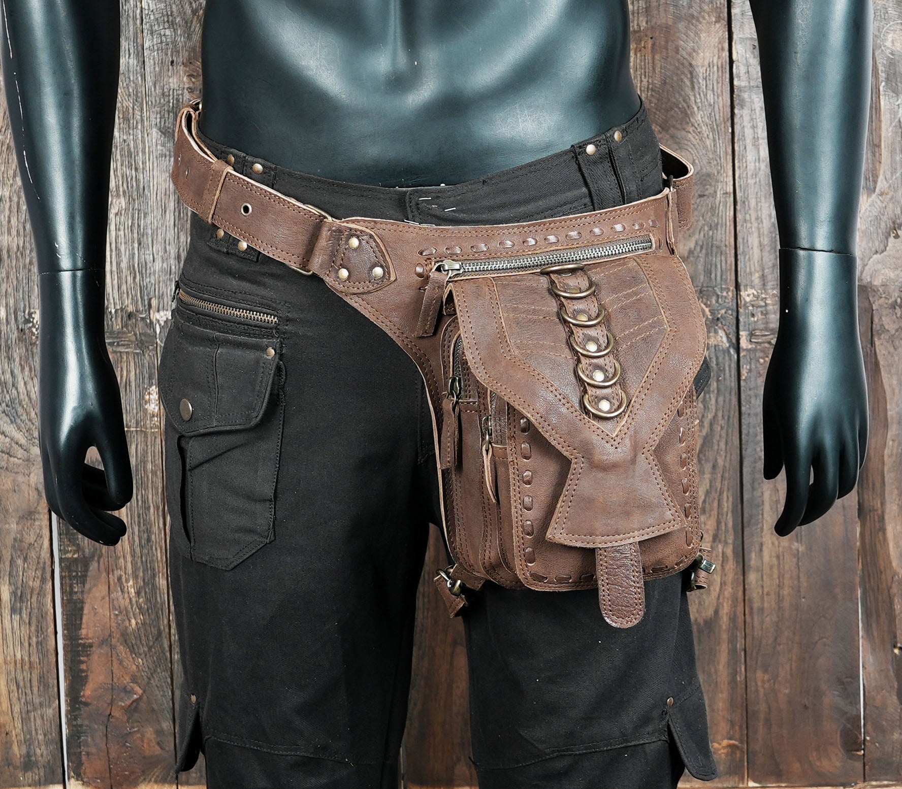 Adjustable waist & thigh straps for a perfect and secure fit