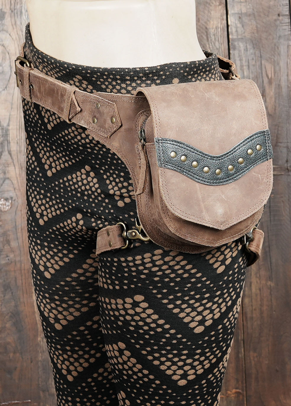 Adjustable waist and thigh straps for perfect fit