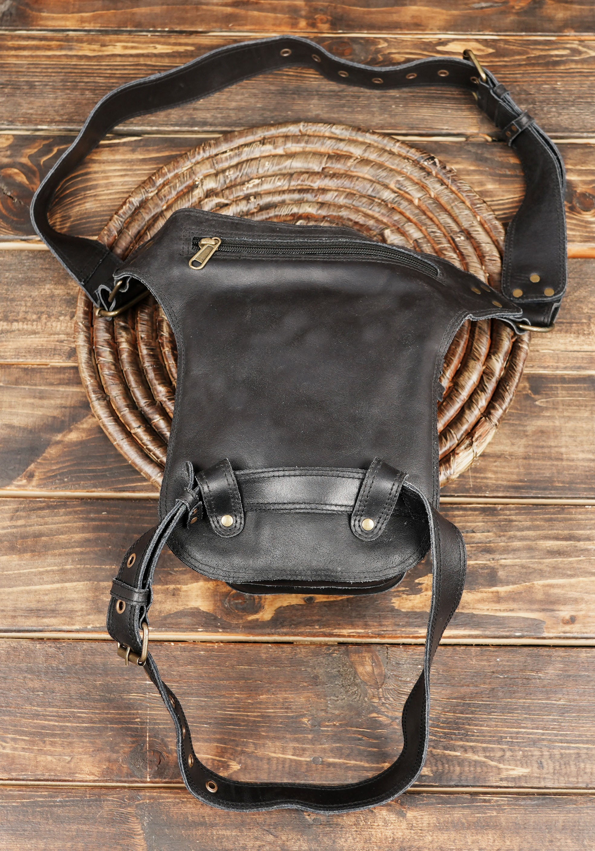 Unisex Steampunk Thigh Belt Bag – Handmade Leather Pouch