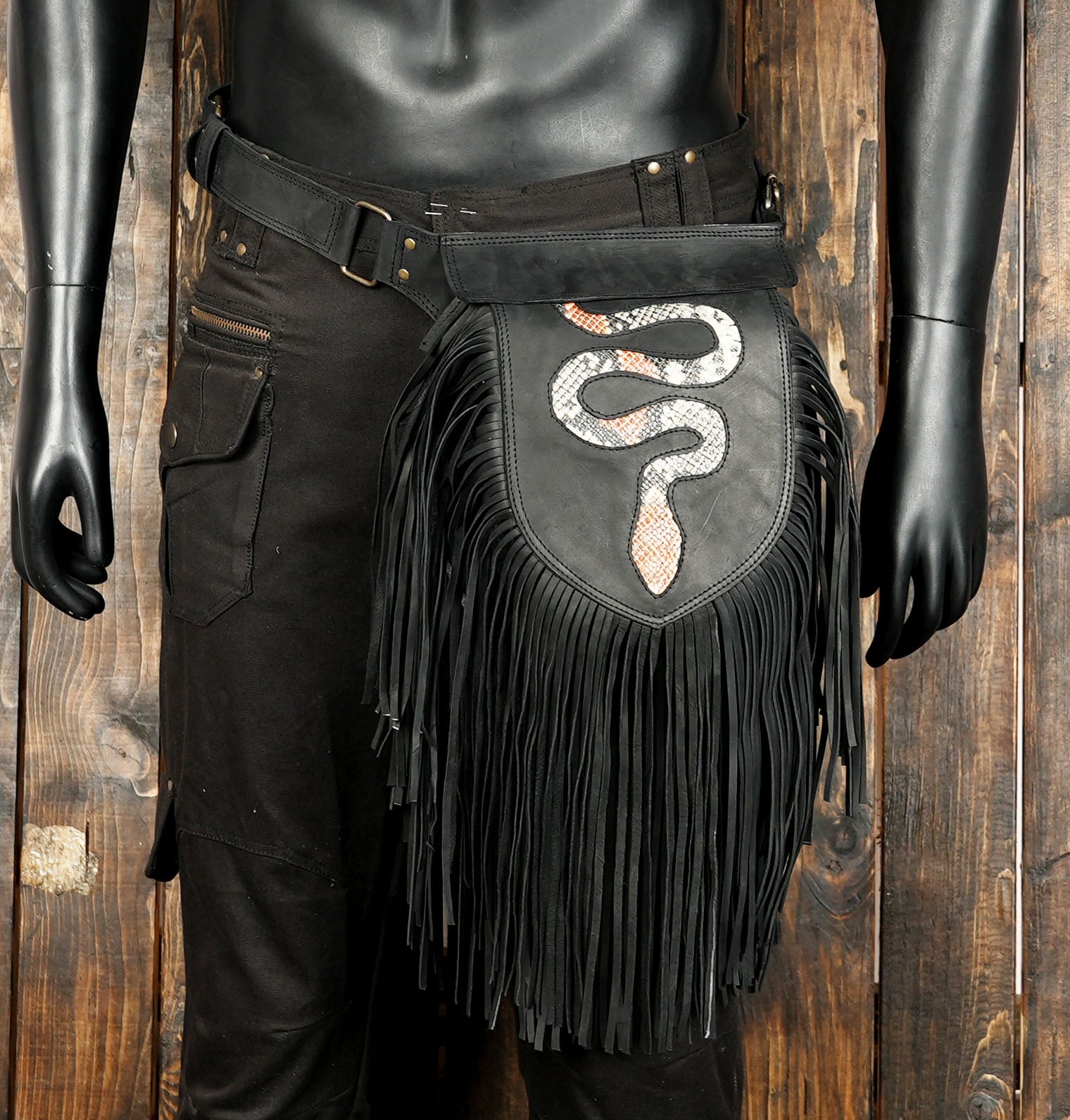 Statement Western fringe bag for edgy American style outfits