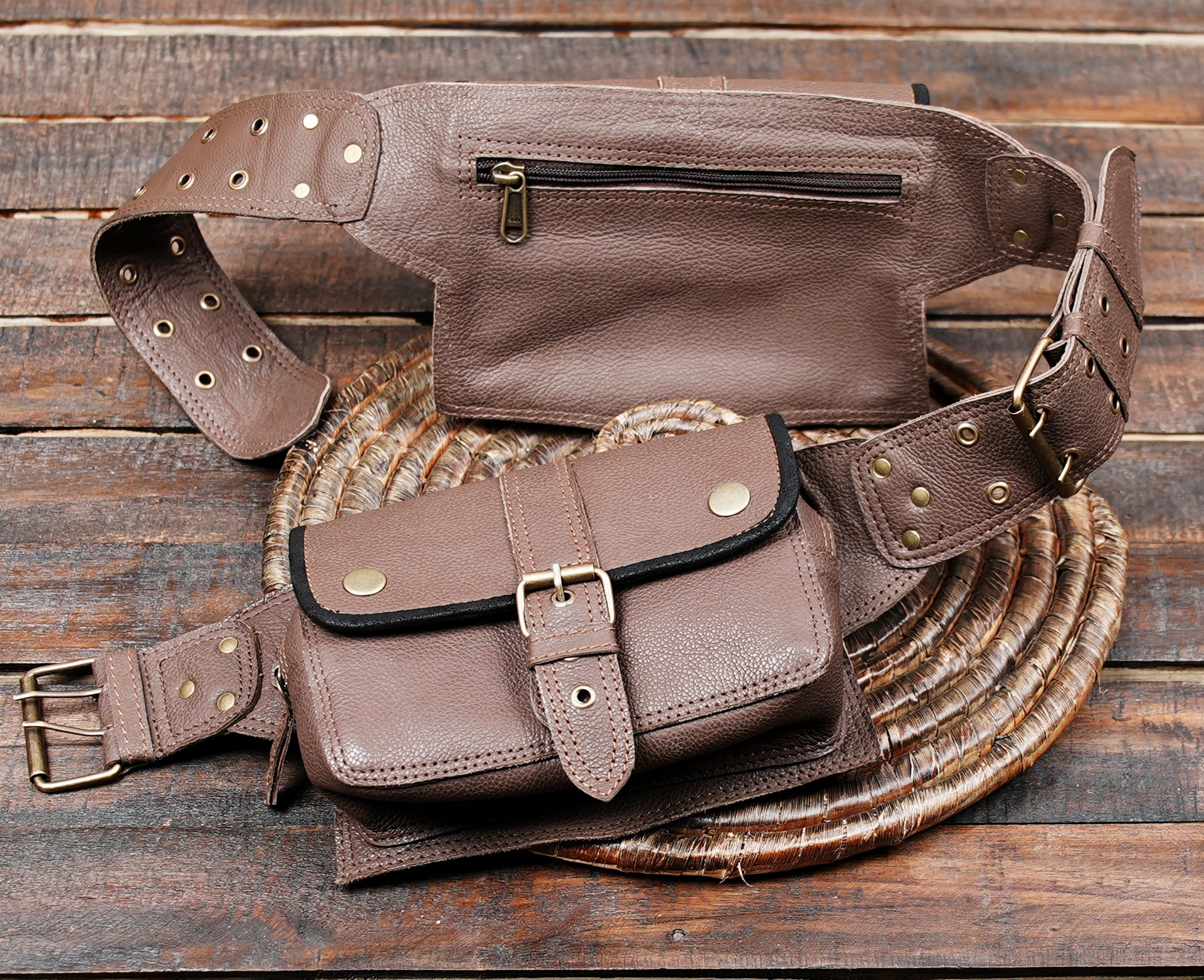 Vintage brown leather fanny pack with adjustable belt and rear zipper pocket