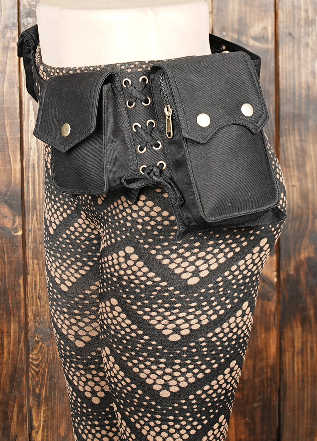 Multi-compartment leather waist bag for men and women 