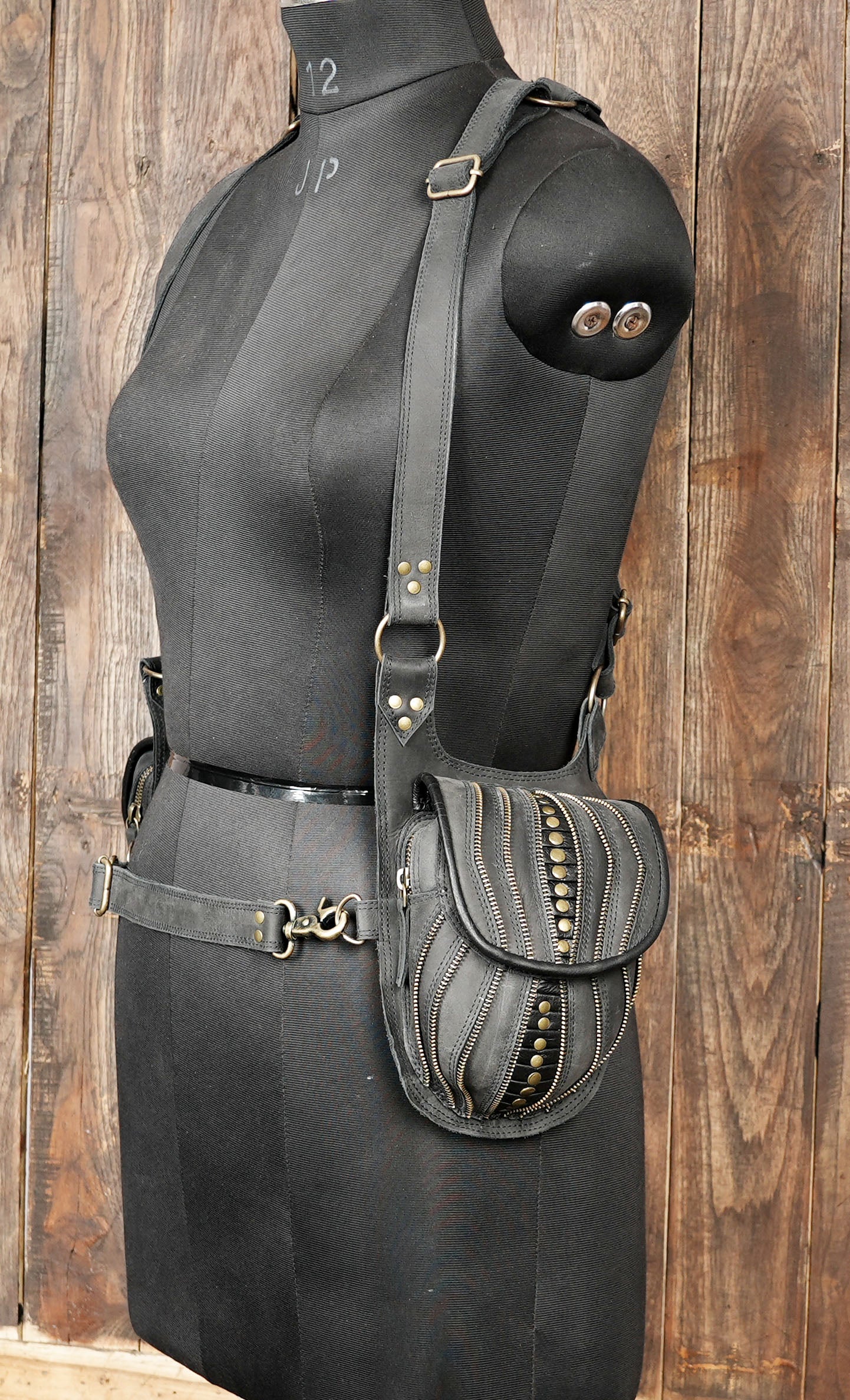 Vintage Black Leather Holster – Handmade Dual Pocket Belt (LT-AB-HLS-6104)