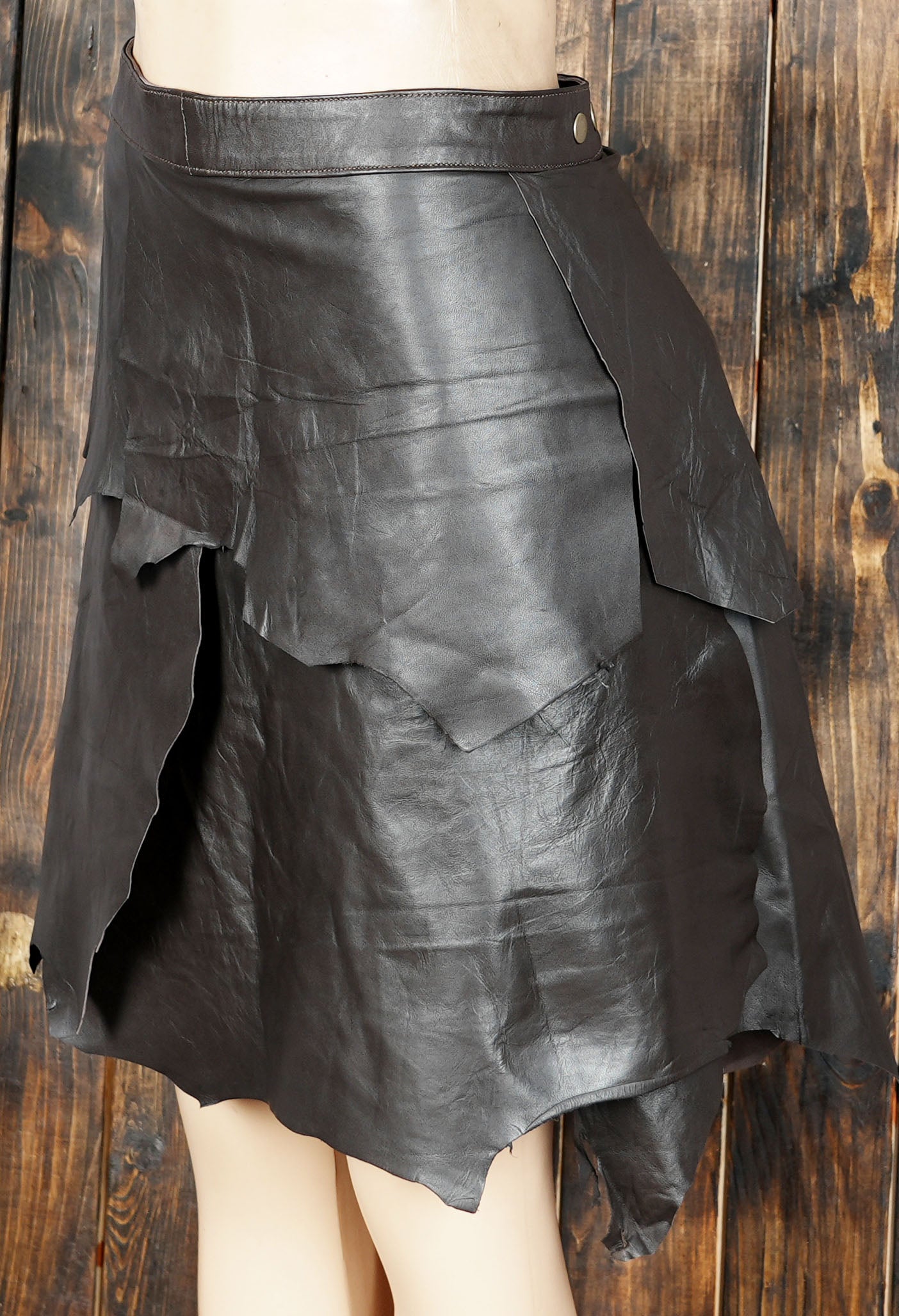 urable genuine leather ensures long-lasting wear and unique vintage character