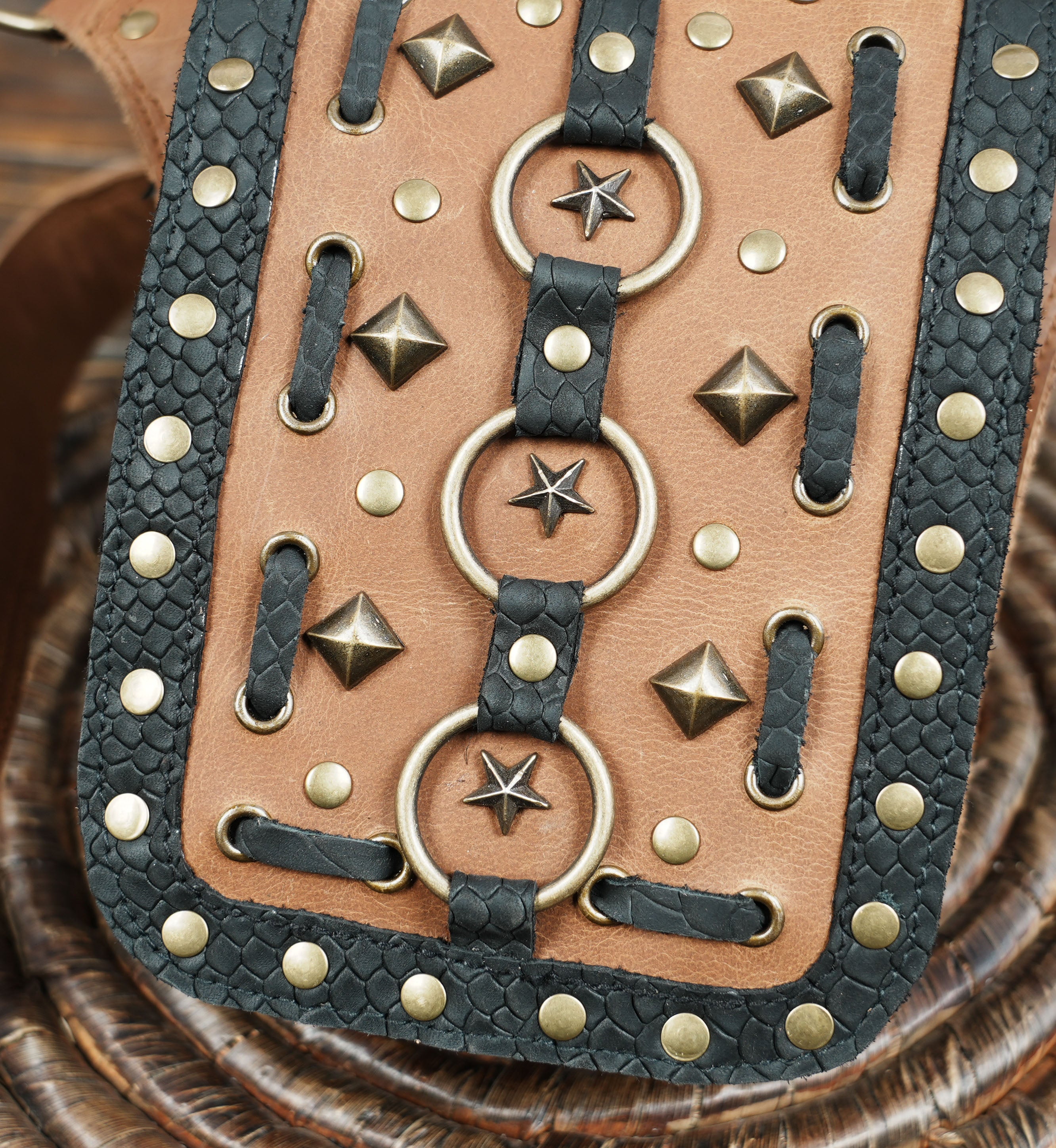 Adjustable leather waist pouch for men and women.