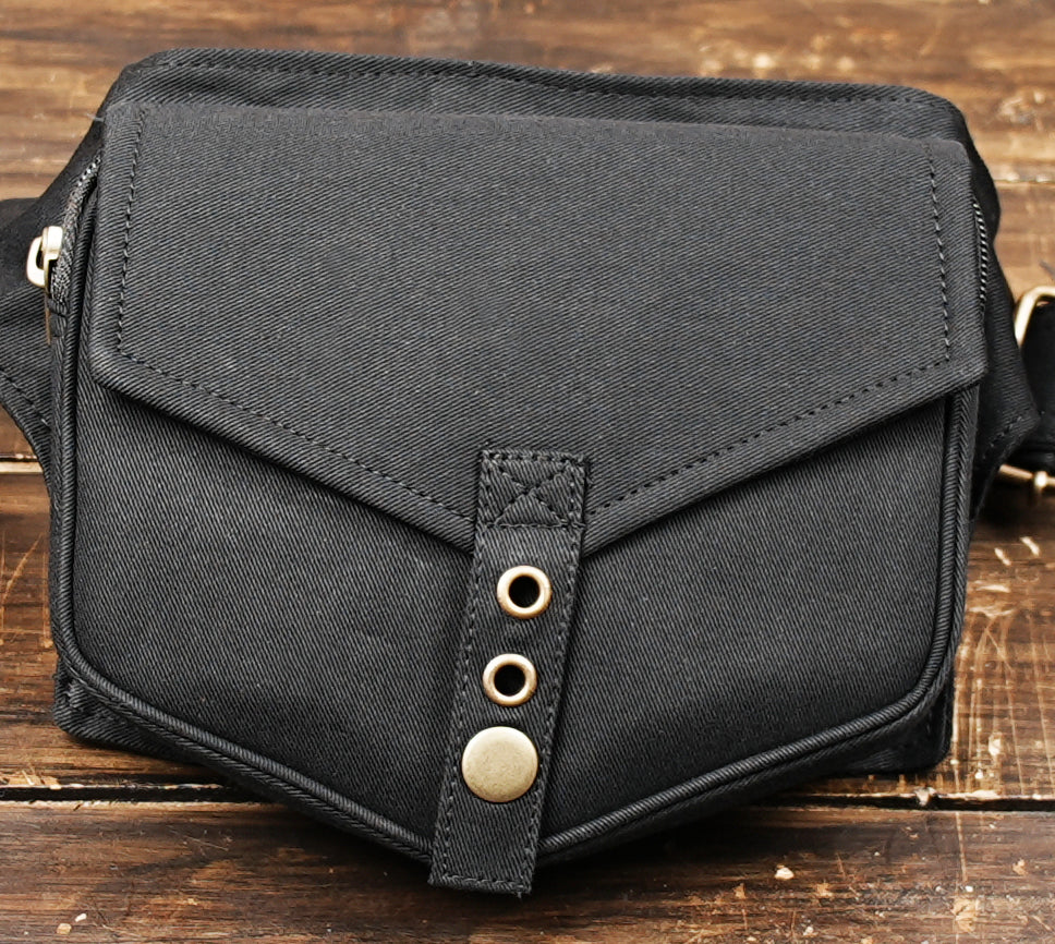 Black hip pouch for men and women front view