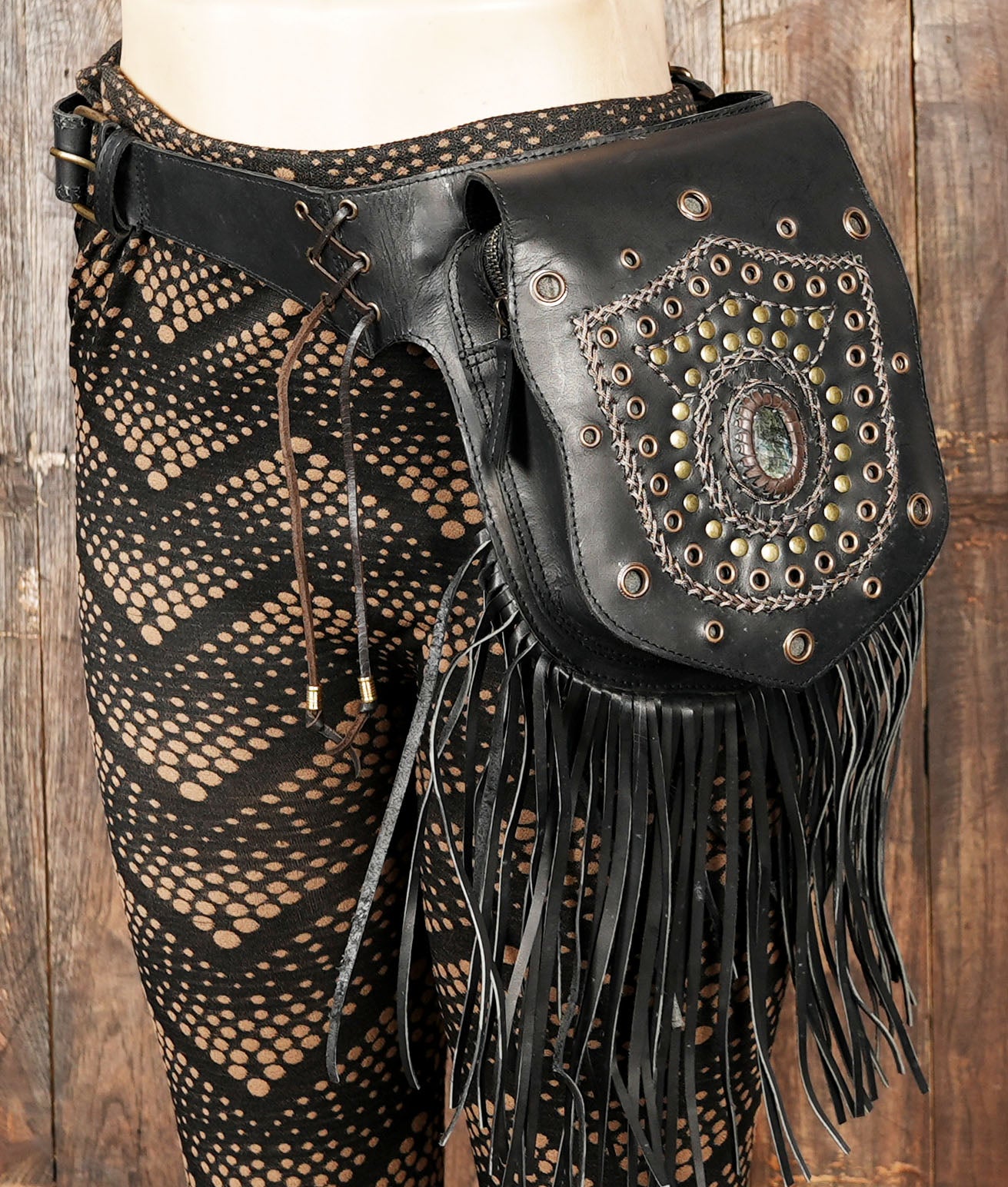 हस्तनिर्मितं वास्तविकं चर्मकटिमेखला रत्नसहितम् (LT-AB-WB-6124)