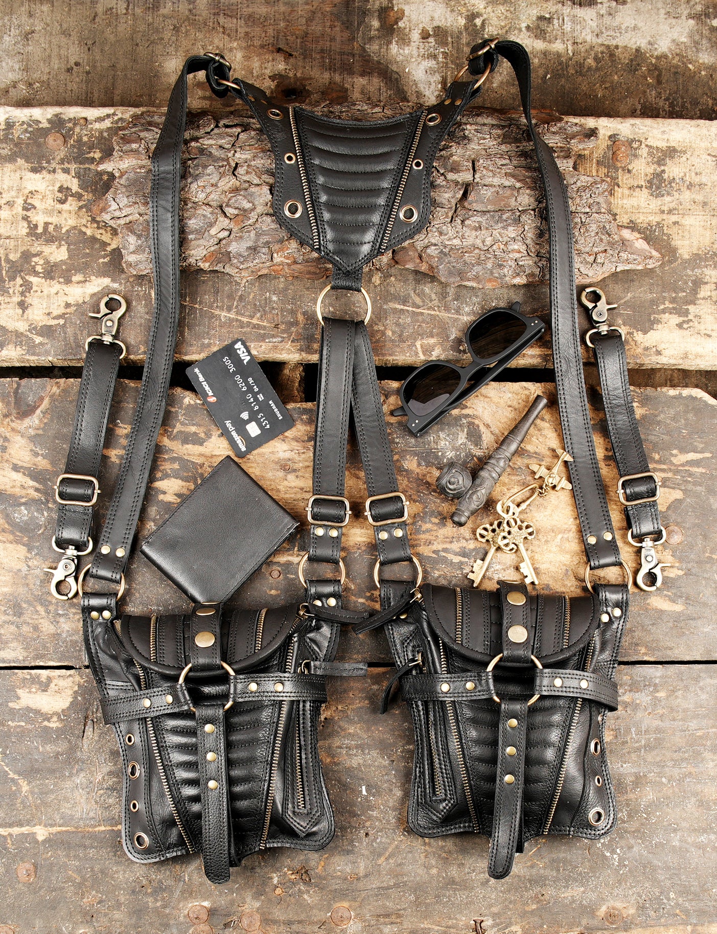 Handmade Leather Black Holster Bag, Comfortable Holster Bag With Adjustable Belt, Women Holster bag, with zipper and creative design 
