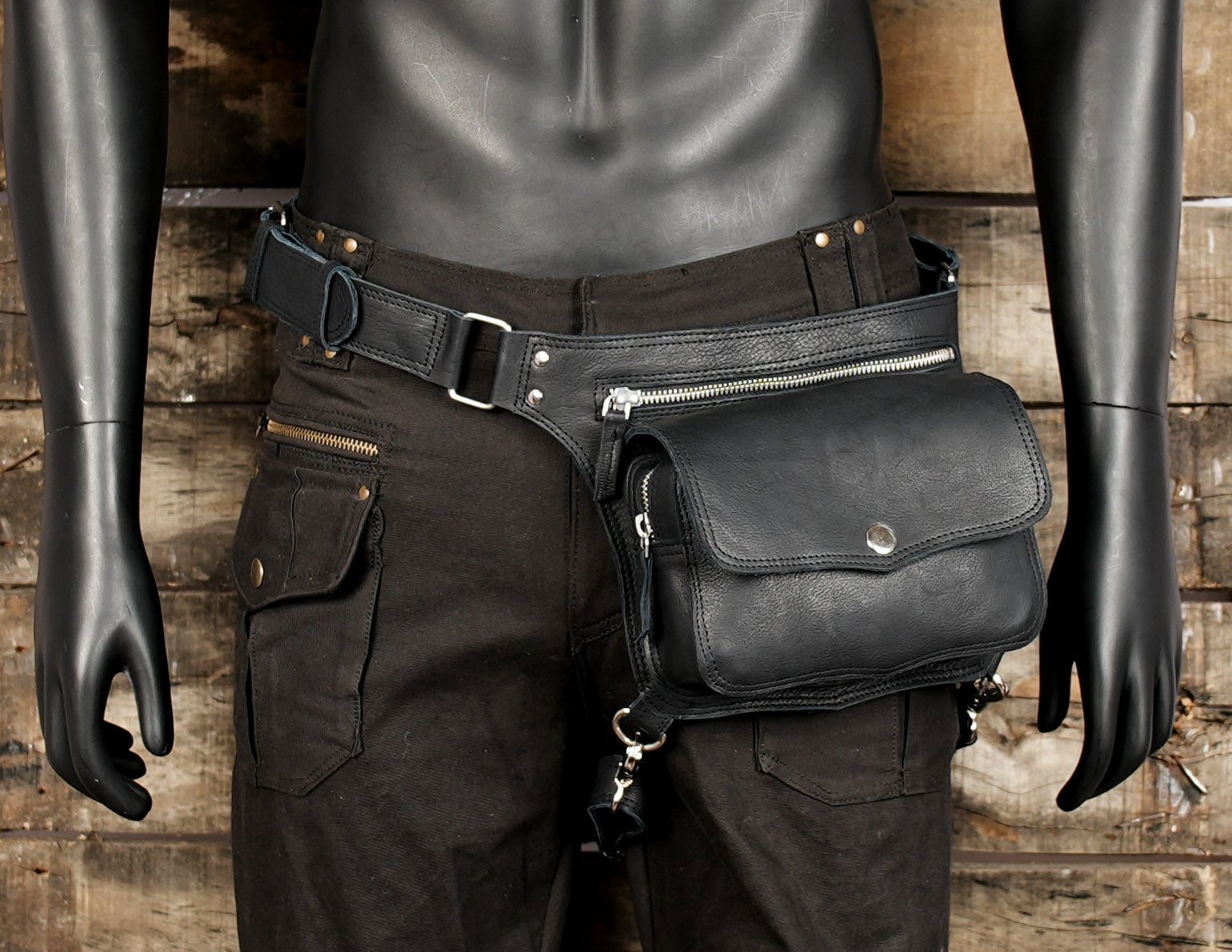 The adjustable waist and thigh straps ensure a comfortable fit for both men and women.