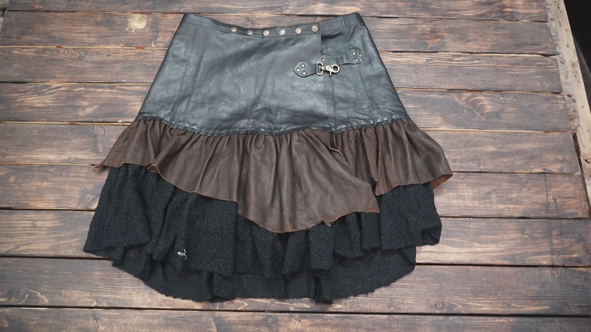 Handmade leather skirt belt with ruffled design